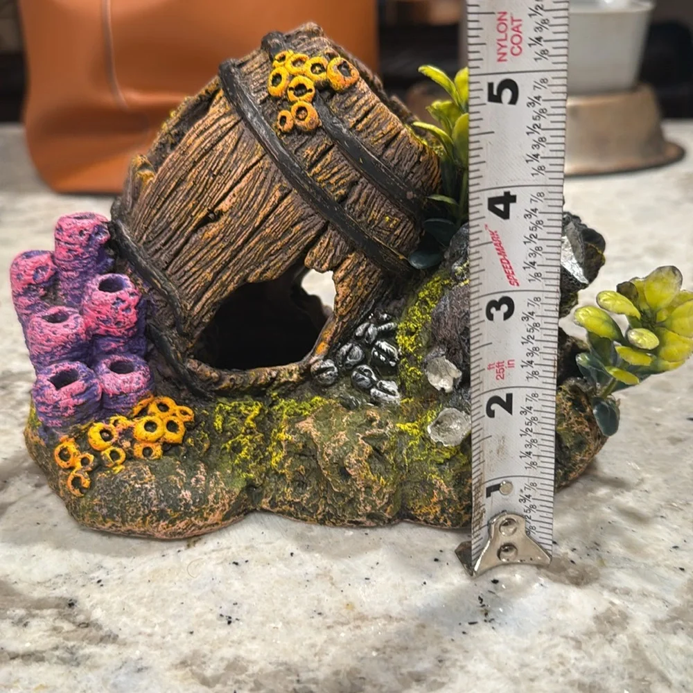 Fish tank display with bubbler